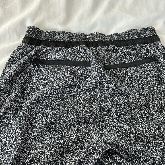 Lululemon &go On The Go Jogger Pant Black and White Size 6 - Picture 9 of 16